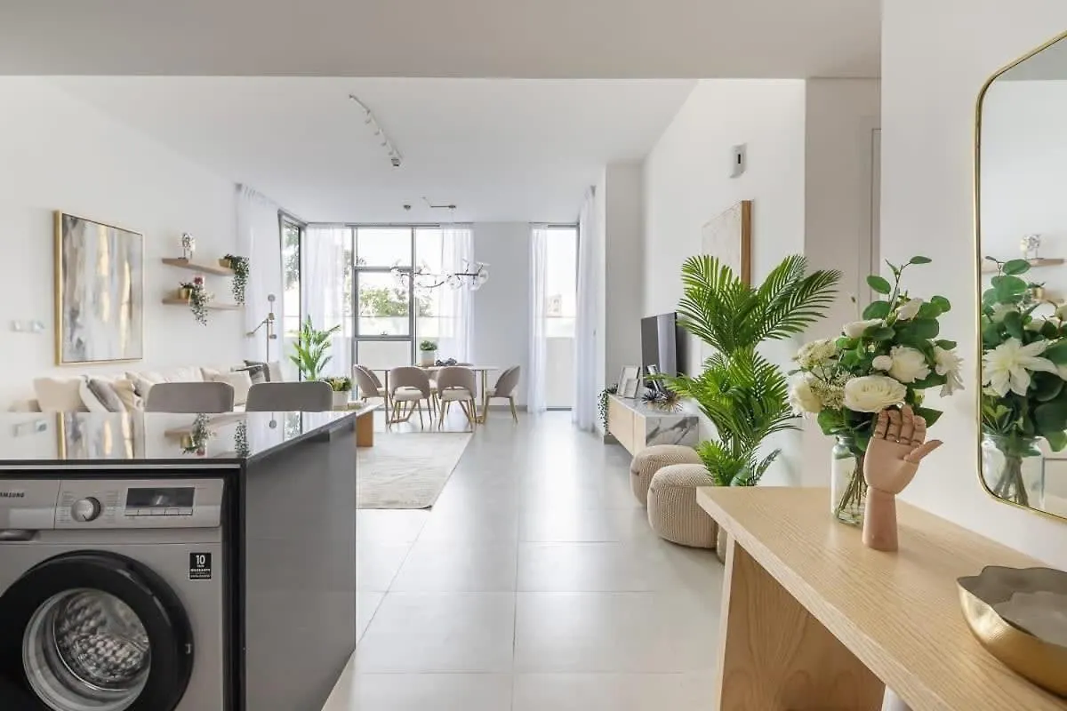 Frank Porter - Pulse C2 Dubai Apartment